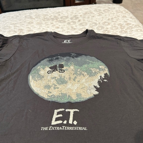 NWT ET Shirt Women’s Size Large - Picture 2 of 6